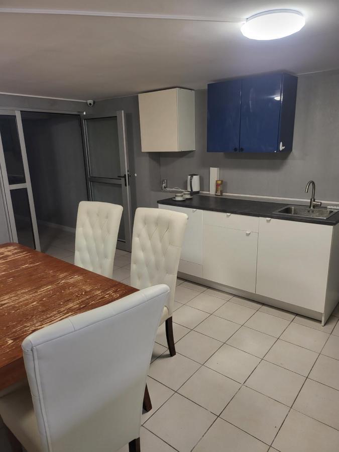 Rooms4Rest Wiertnicza - Private Rooms For Tourists - Atr Consulting Sp, Z O,O, Warszawa Exteriör bild