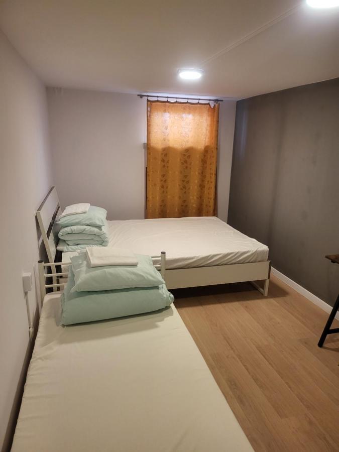 Rooms4Rest Wiertnicza - Private Rooms For Tourists - Atr Consulting Sp, Z O,O, Warszawa Exteriör bild